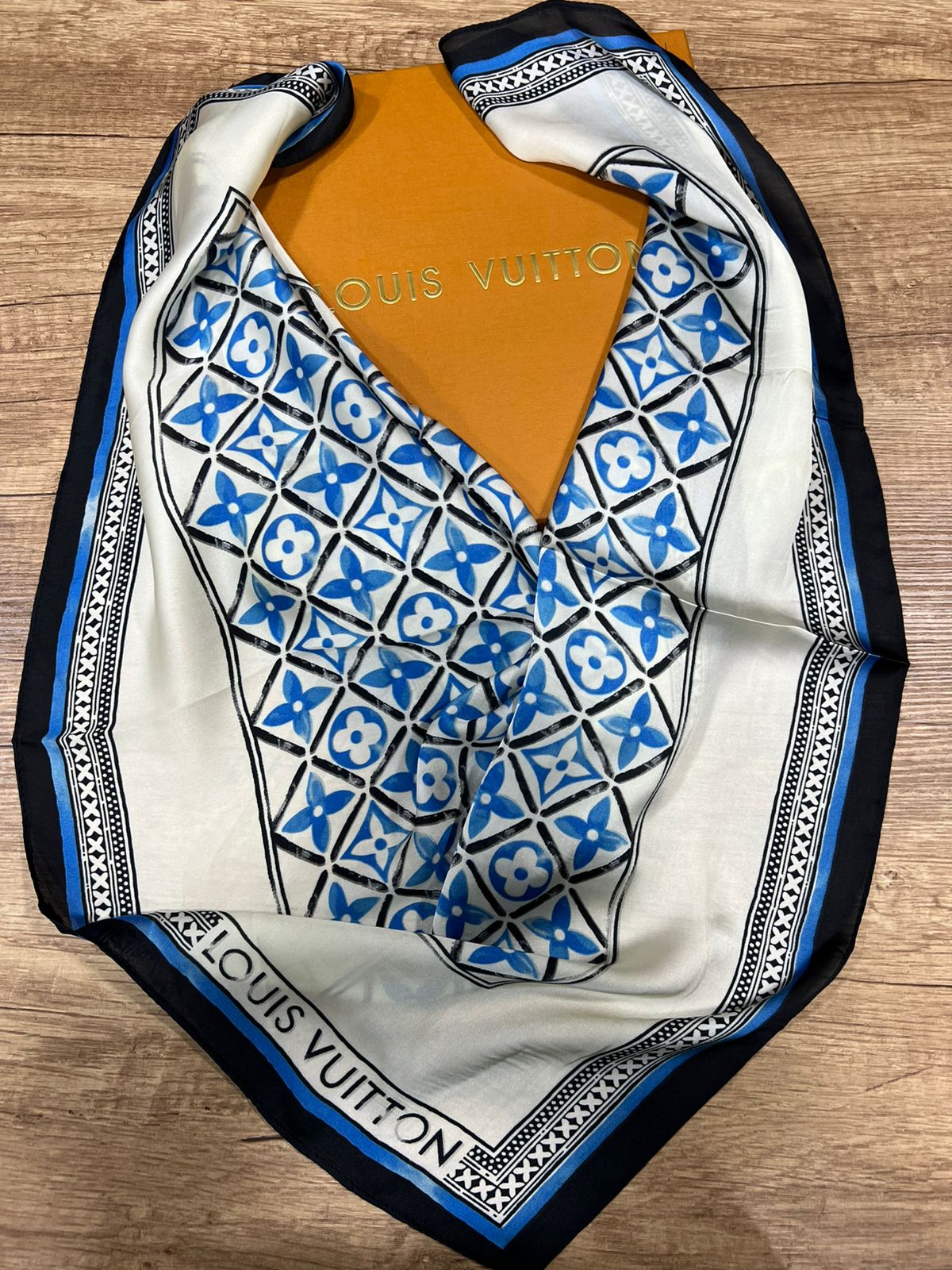 Louis vuitton scarf