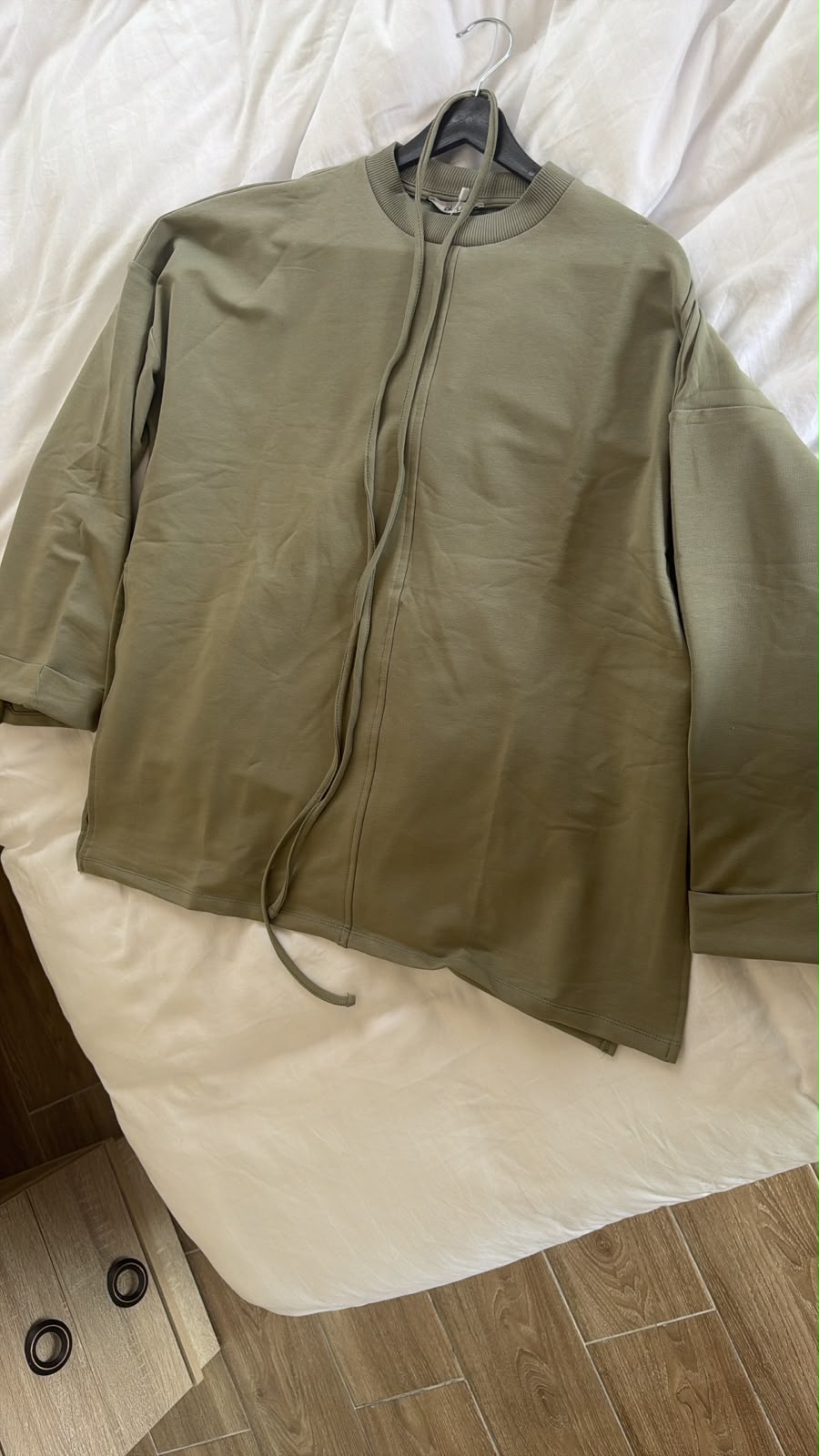 Oversized Sweatshirt with Side Slits olive